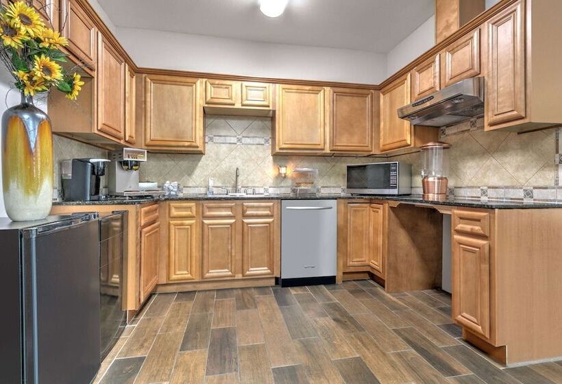 בית מלון כפרי Days Inn & Suites By Wyndham Cabot