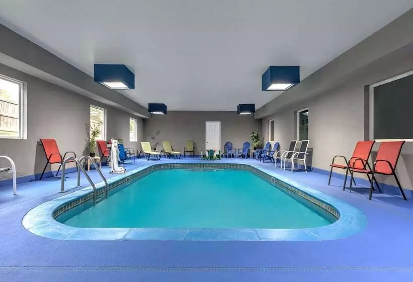 Отель Days Inn & Suites By Wyndham Cabot