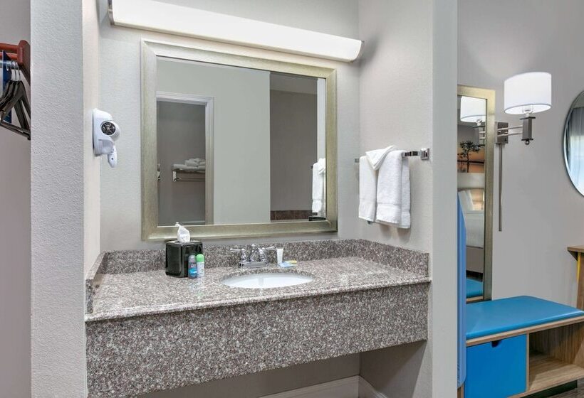 בית מלון כפרי Days Inn & Suites By Wyndham Cabot