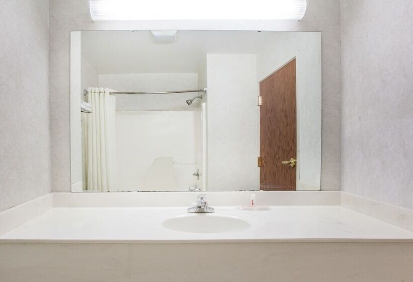 בית מלון כפרי Days Inn & Suites By Wyndham Cabot