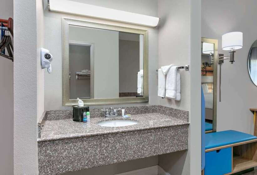 בית מלון כפרי Days Inn & Suites By Wyndham Cabot