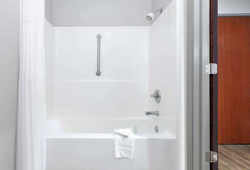 בית מלון כפרי Days Inn & Suites By Wyndham Cabot