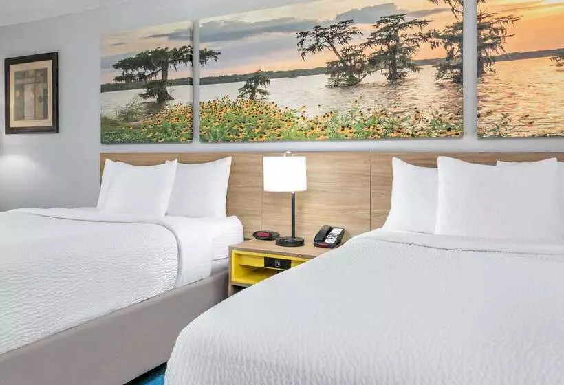 Отель Days Inn & Suites By Wyndham Cabot