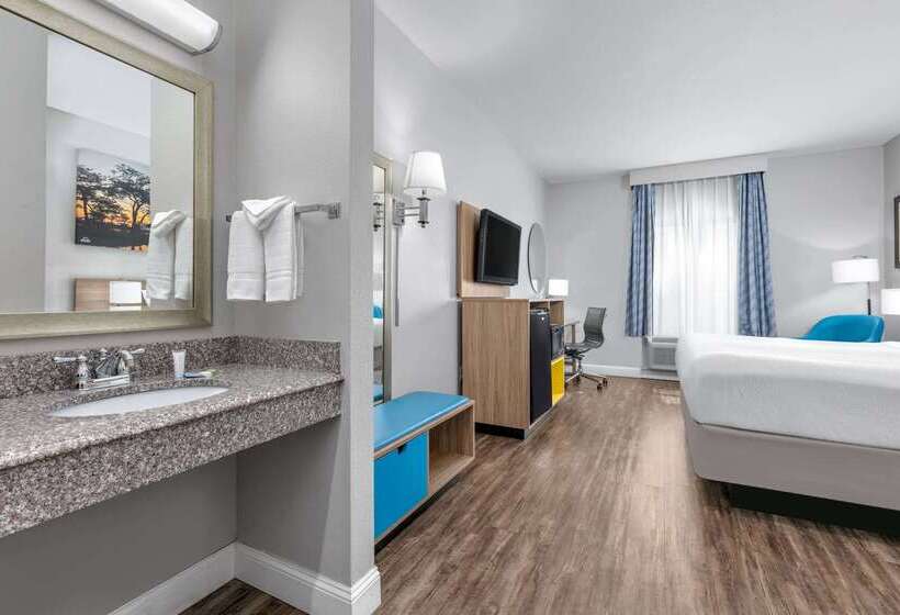 בית מלון כפרי Days Inn & Suites By Wyndham Cabot