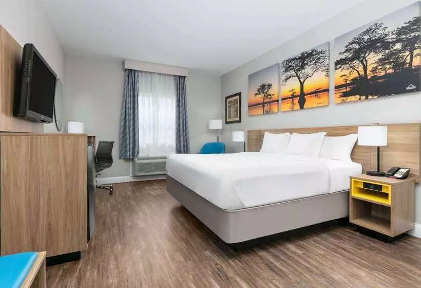 Отель Days Inn & Suites By Wyndham Cabot