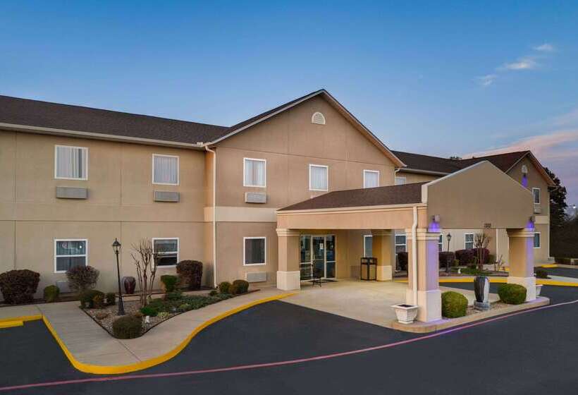 בית מלון כפרי Days Inn & Suites By Wyndham Cabot