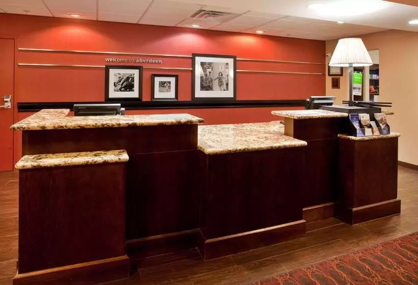 Отель Hampton Inn & Suites Aberdeen