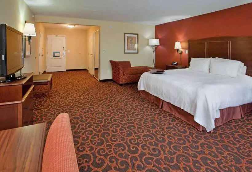 Отель Hampton Inn & Suites Aberdeen