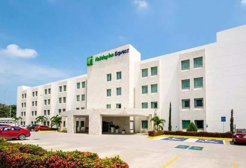 Отель Holiday Inn Express Paraiso Dos Bocas By Ihg