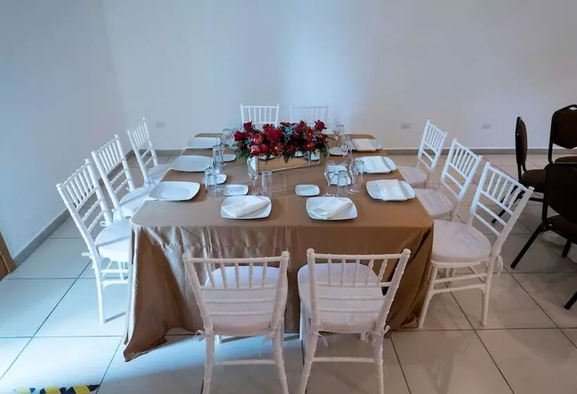 Отель Holiday Inn Express Paraiso Dos Bocas By Ihg