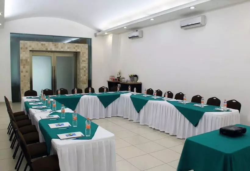 Отель Holiday Inn Express Paraiso Dos Bocas By Ihg