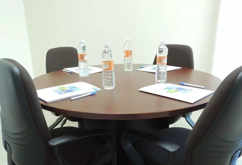 Отель Holiday Inn Express Paraiso Dos Bocas By Ihg