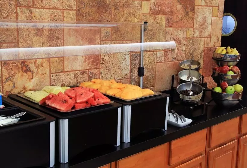 Отель Holiday Inn Express Paraiso Dos Bocas By Ihg