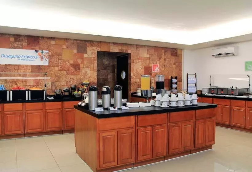 Отель Holiday Inn Express Paraiso Dos Bocas By Ihg