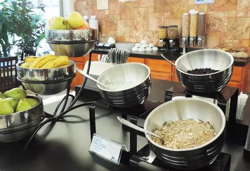 Отель Holiday Inn Express Paraiso Dos Bocas By Ihg