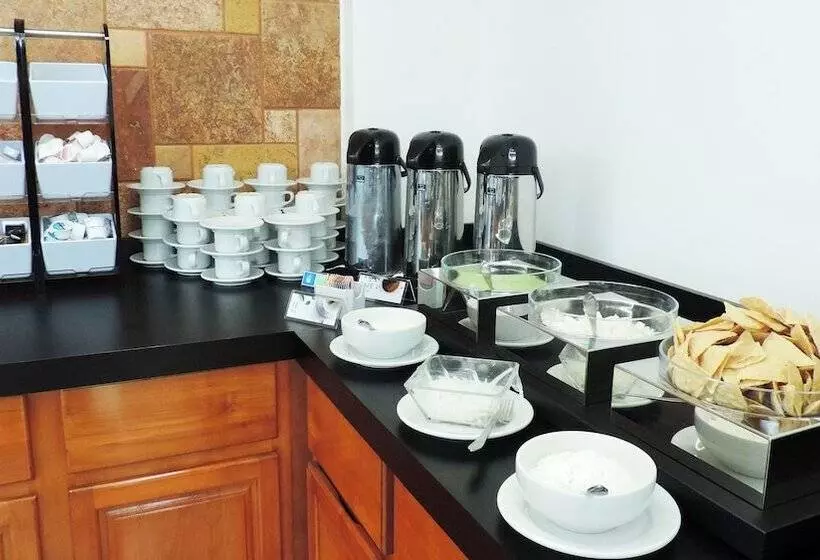 Отель Holiday Inn Express Paraiso Dos Bocas By Ihg