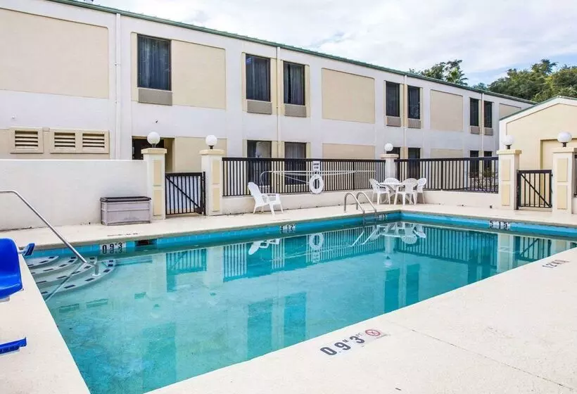 Отель Quality Inn Dariennorth Brunswick