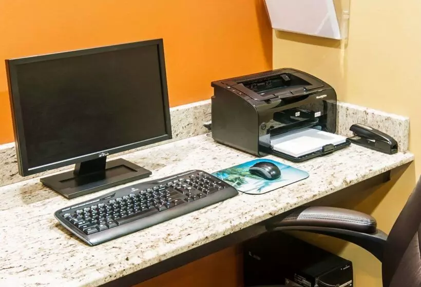 ホテル Quality Inn Near Chico State