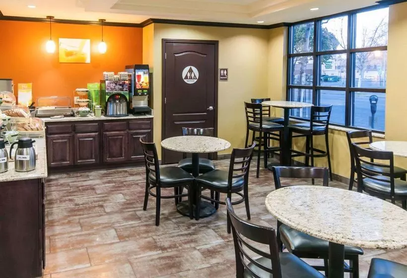 ホテル Quality Inn Near Chico State