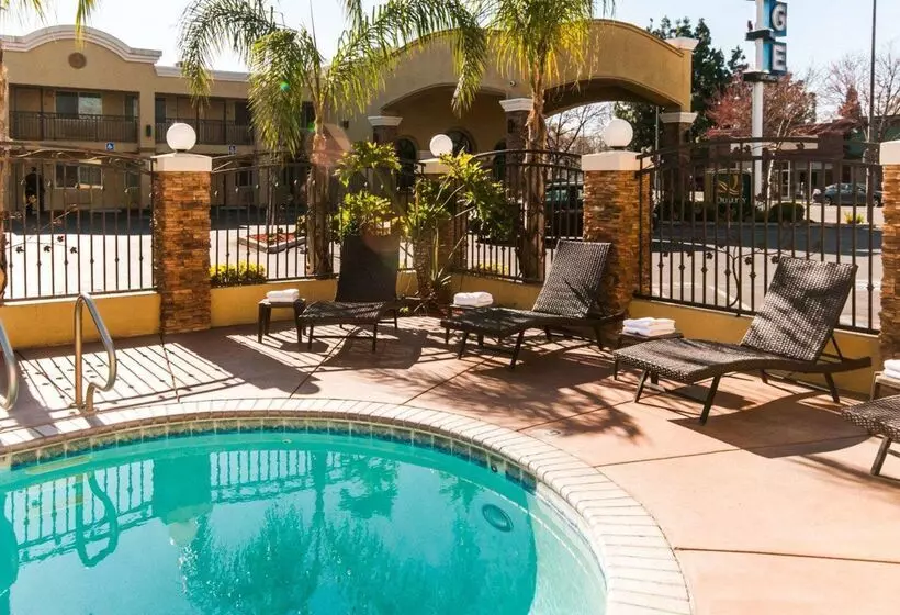 ホテル Quality Inn Near Chico State