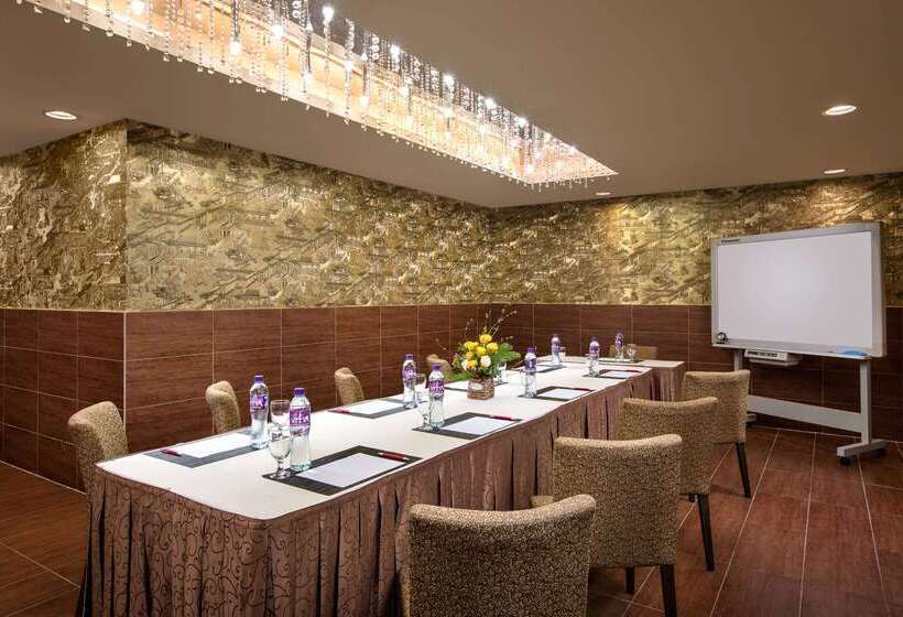 هتل Ramada Hong Kong Harbour View