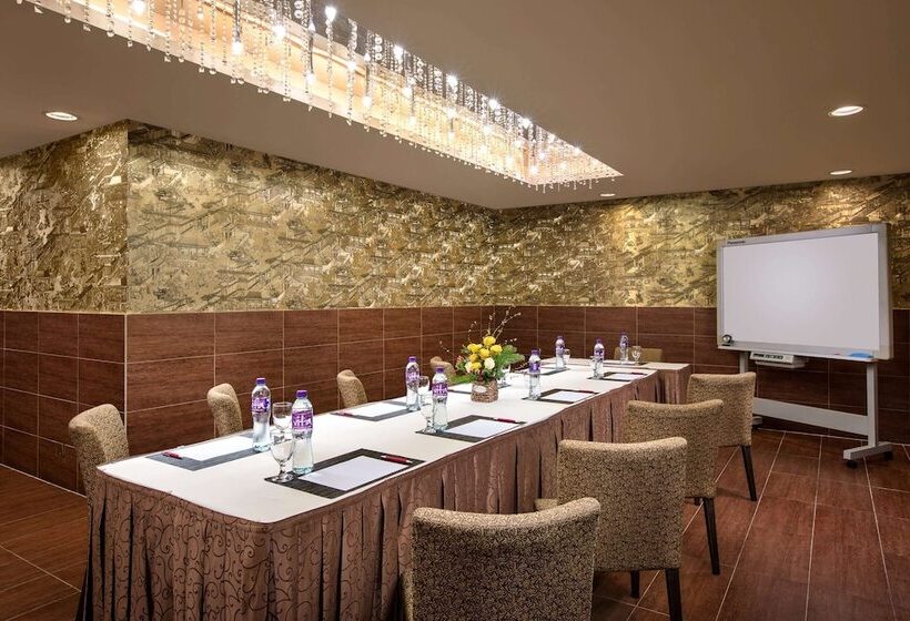 هتل Ramada Hong Kong Harbour View