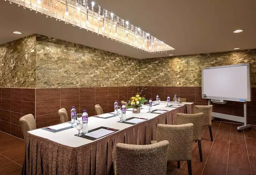 هتل Ramada Hong Kong Harbour View