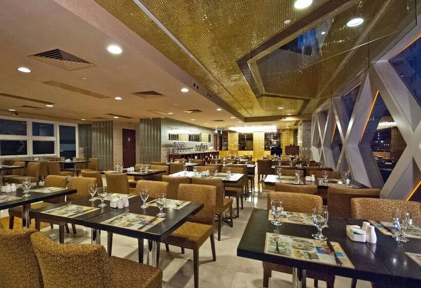 هتل Ramada Hong Kong Harbour View