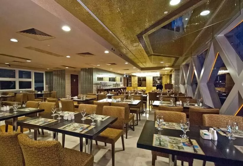 هتل Ramada Hong Kong Harbour View