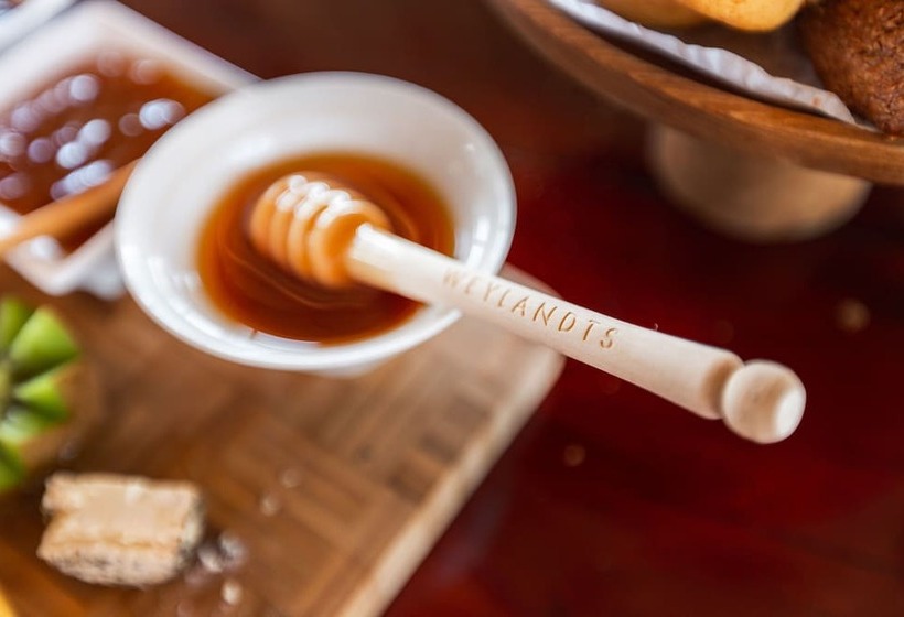 Отель The Sands @ St Francis