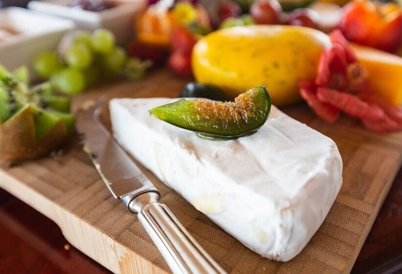 Отель The Sands @ St Francis