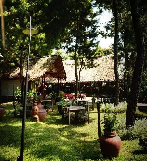 Kampung Sampireun Resort & Spa