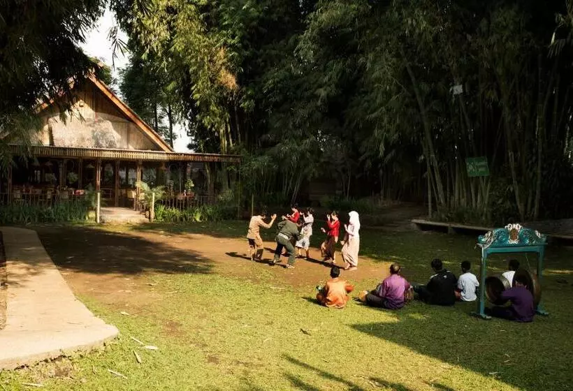 Kampung Sampireun Resort & Spa