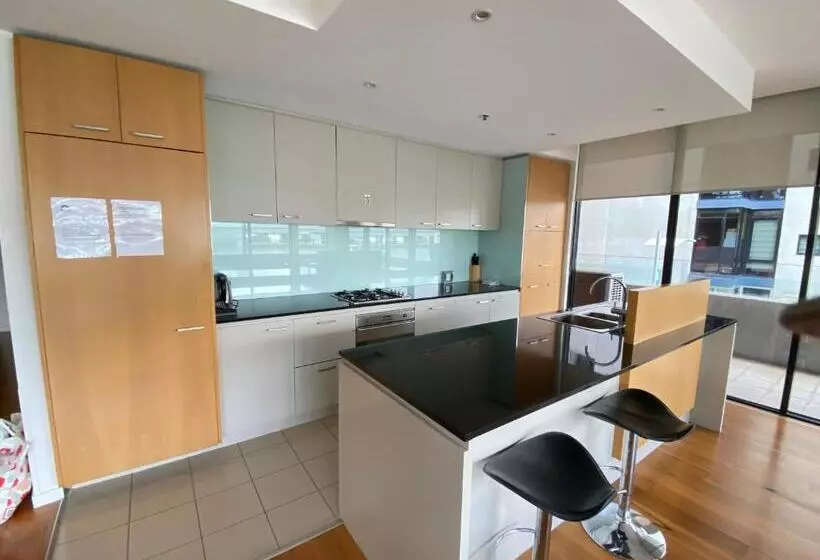 Hotel Akom At Docklands