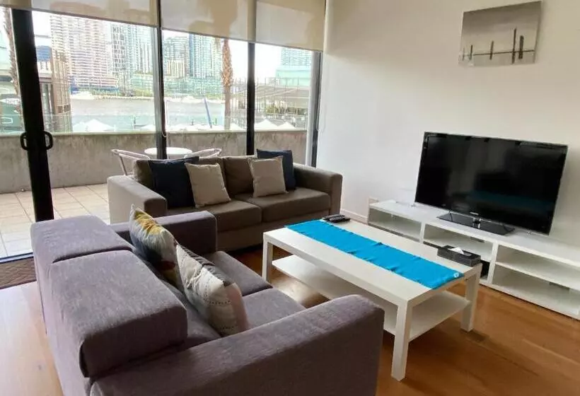 Hotel Akom At Docklands