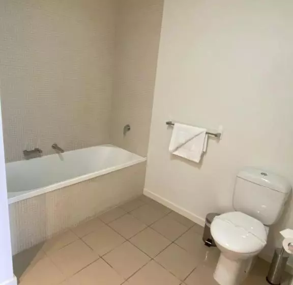 Hotel Akom At Docklands