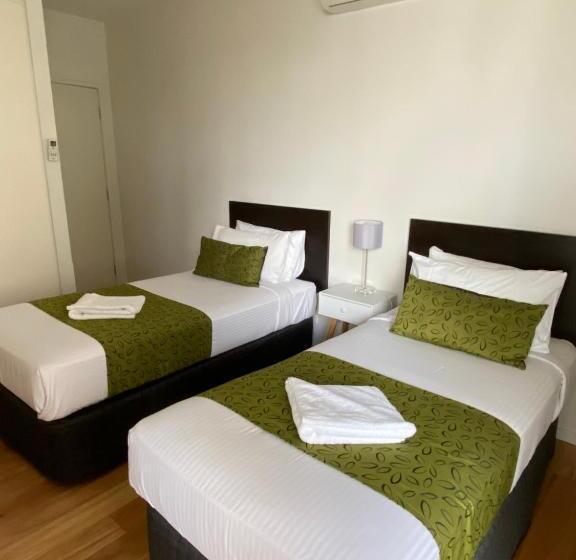 Отель Akom At Docklands