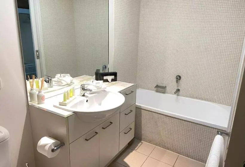 Hotel Akom At Docklands