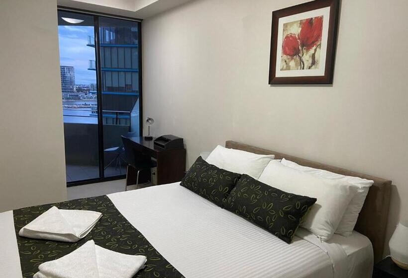 Отель Akom At Docklands