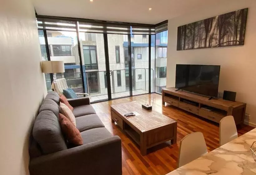 Hotel Akom At Docklands