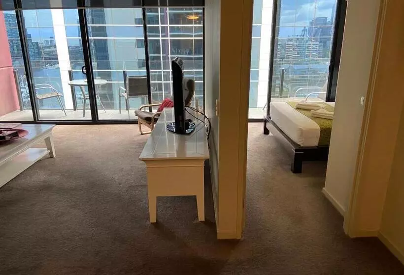 Hotel Akom At Docklands