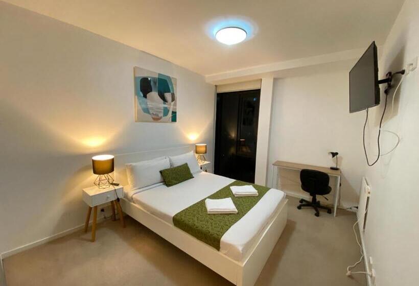 Отель Akom At Docklands