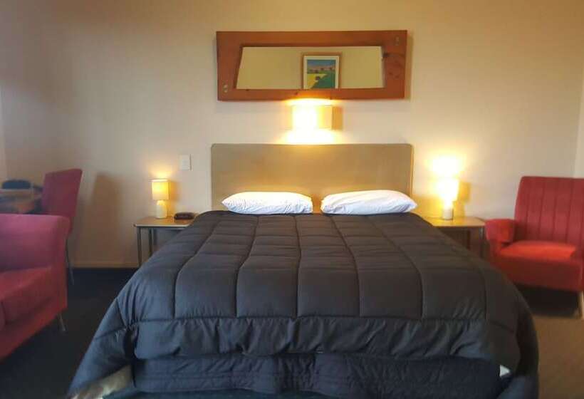 فندق At The Rocks Motor Lodge