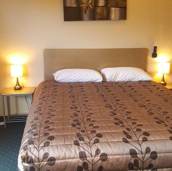 فندق At The Rocks Motor Lodge