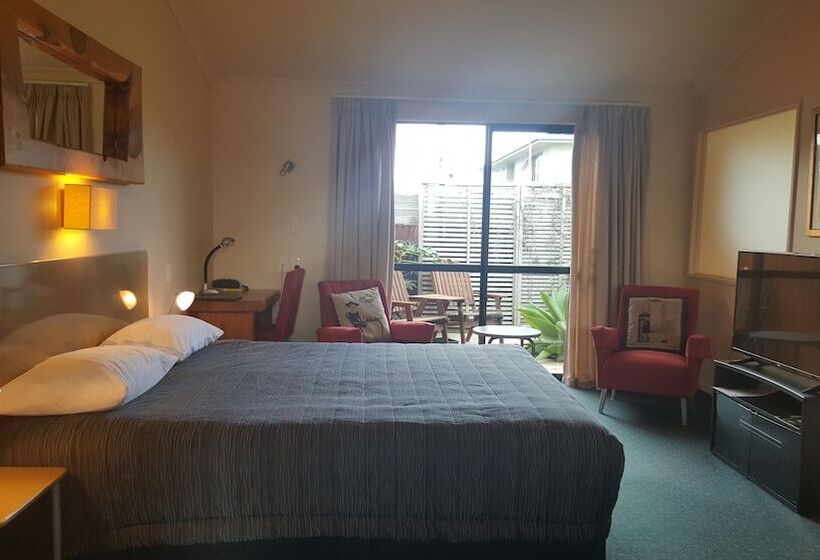 فندق At The Rocks Motor Lodge