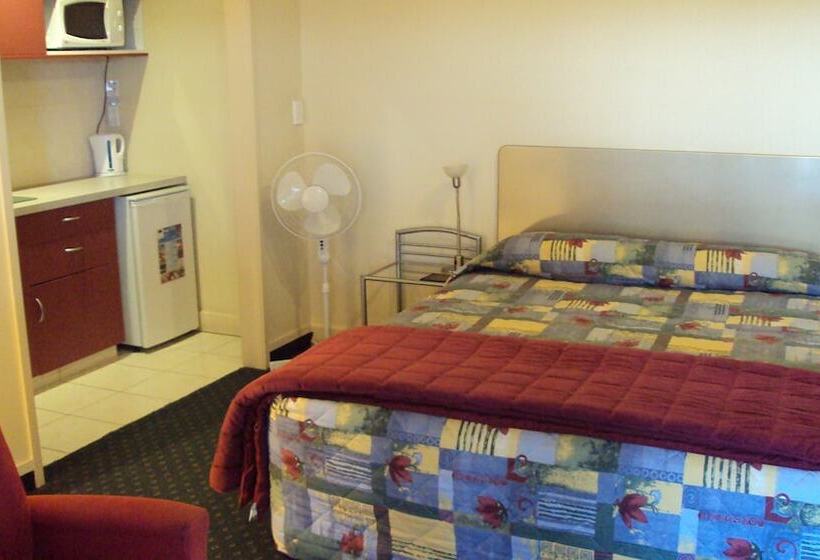 فندق At The Rocks Motor Lodge