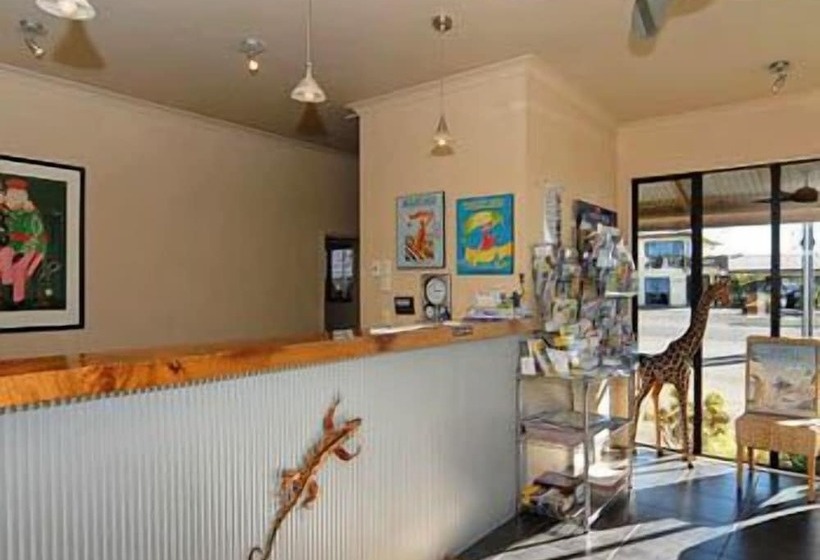 فندق At The Rocks Motor Lodge