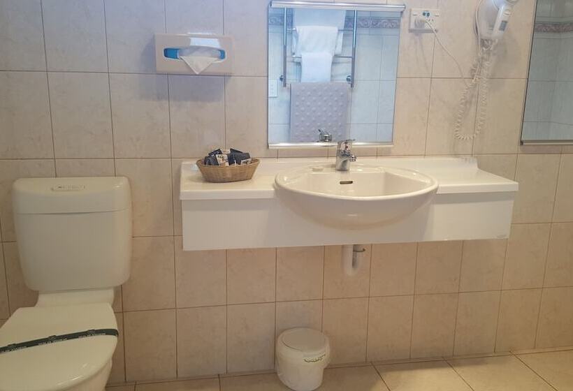 فندق At The Rocks Motor Lodge