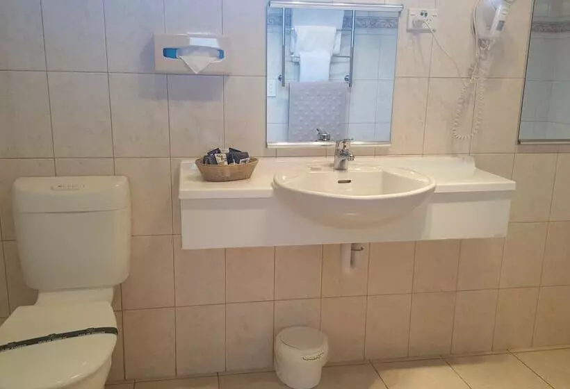 Hotel At The Rocks Motor Lodge