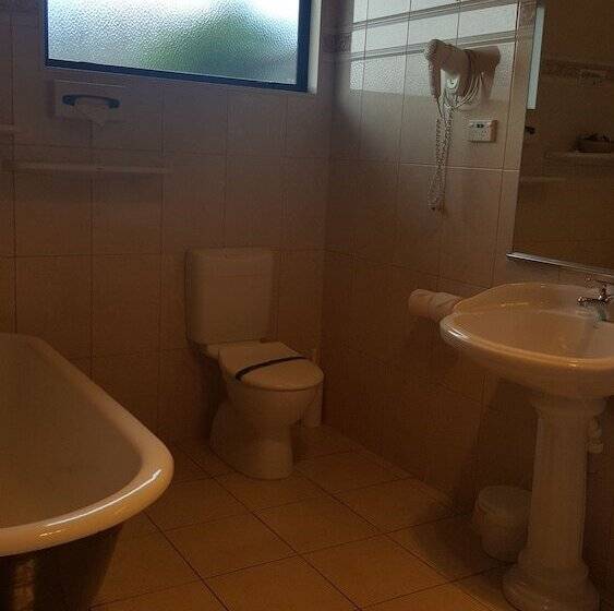 فندق At The Rocks Motor Lodge